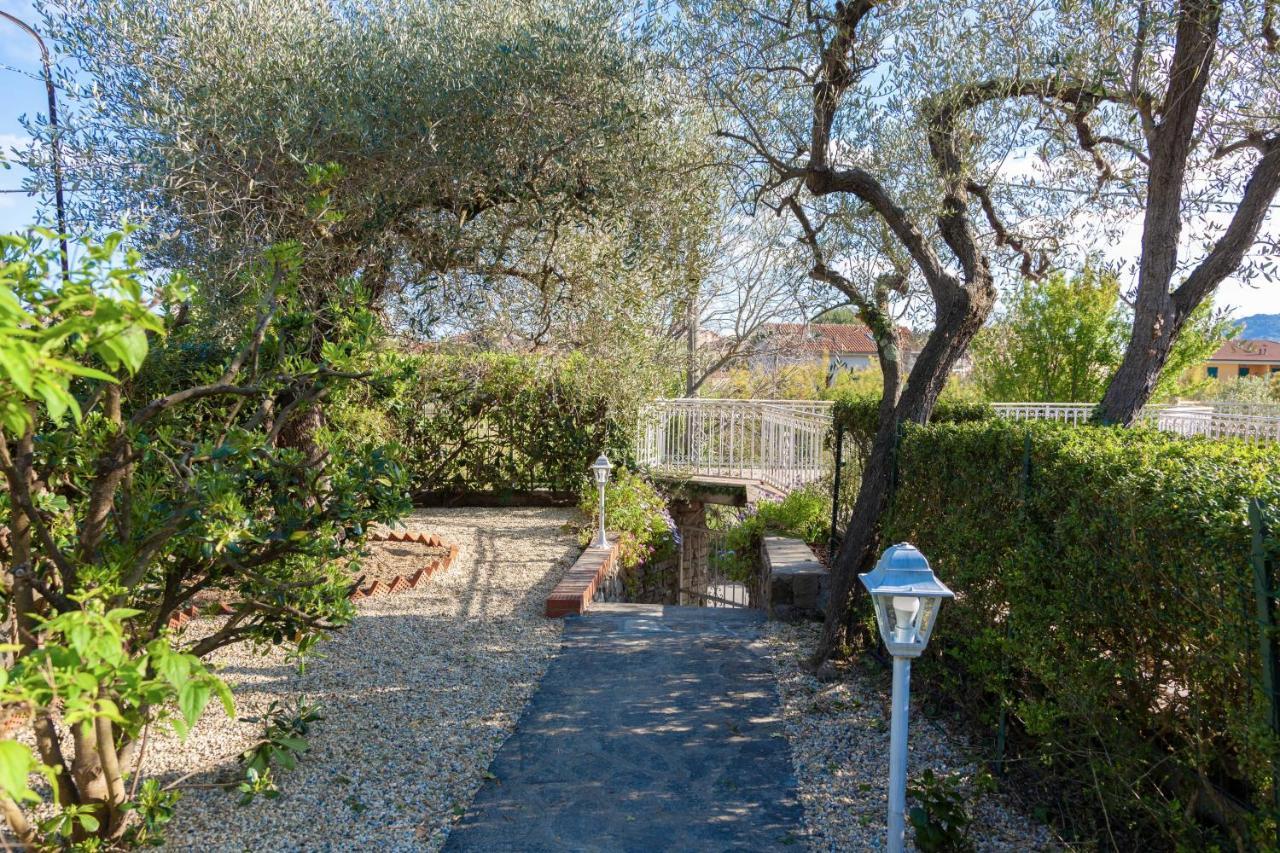 Villa La Rodina Diano Marina Exterior foto
